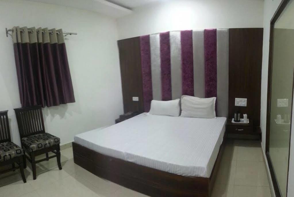 Hotel Ng Paradise Jagādhri Exterior photo